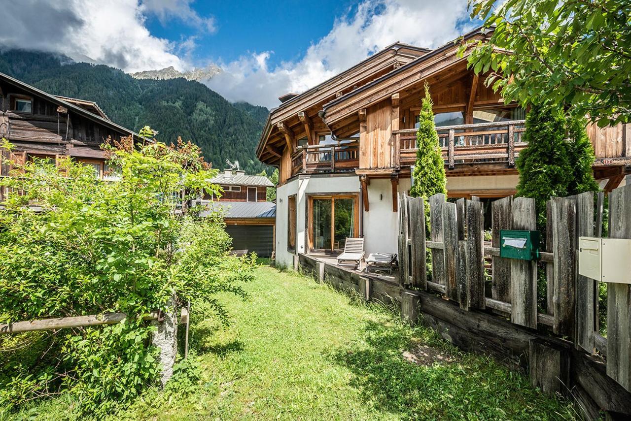 Eden Hotel, Apartments And Chalet Chamonix Les Praz Esterno foto